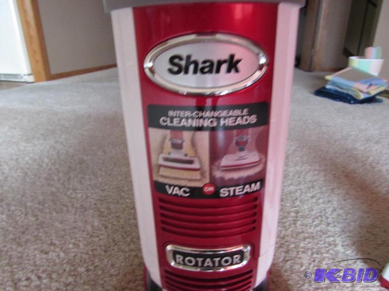 Shark rotator vacuum cleaner with attachable mopscrub head
