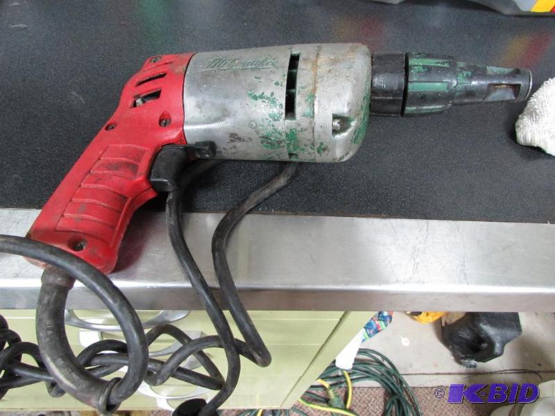 Milwaukee screw gun