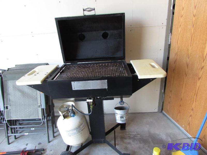 Holland grill with propane tank, no cover