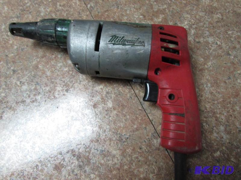 Milwaukee screw gun