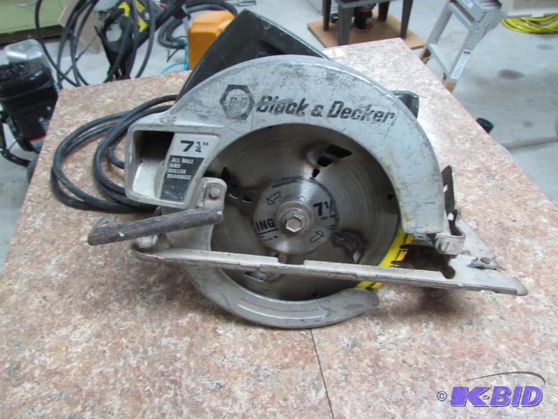 Black and Decker 7 14 inch skill saw