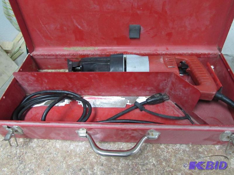 Milwaukee heavy duty sawzoll with case