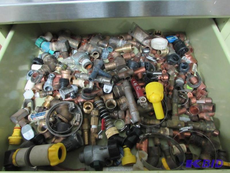 lots of misc brass, copper and plastic plumbing fittings