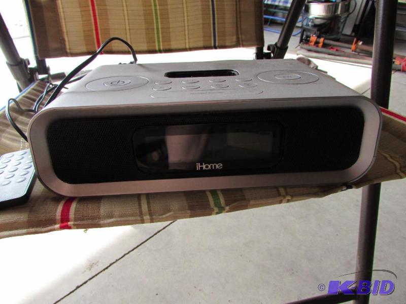 iHome radio with jack for iPhone (not for iPhone 5)