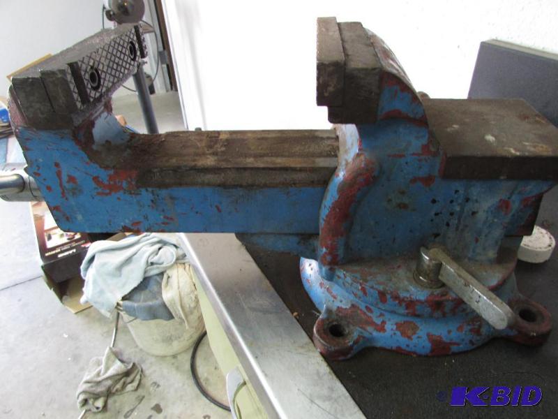 Heavy duty large vise