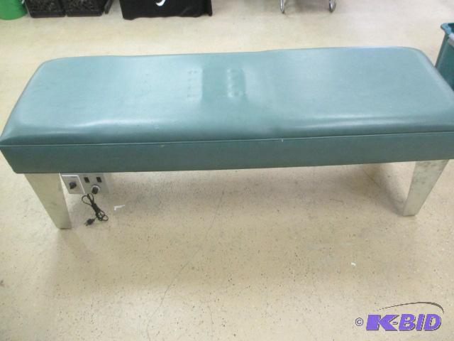 Massage table with vibrate and rolling masssage