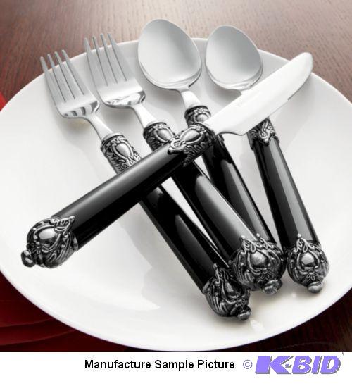lot 140 image: Twelve Piece Silverware Set - Four spoons, fo...