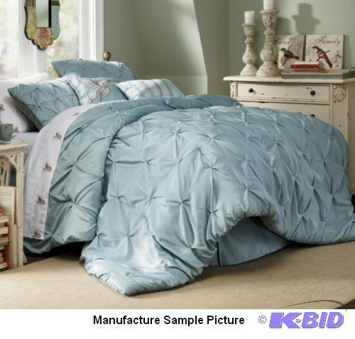 lot 185 image: Pintuck&nbspComforter Set -&nbspQueen Size ...