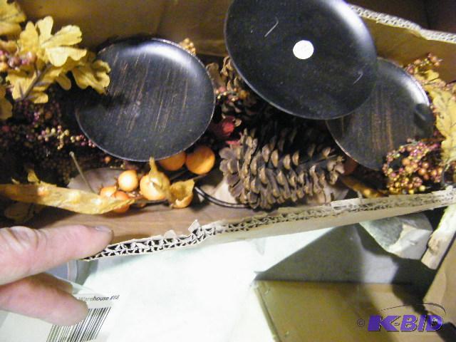 lot 93 image: Three Piece Candle Centerpiece - Retail $39.9...