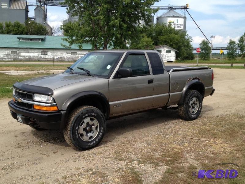 2000 Chevrolet S10 LS EXTENDED CAB 4X4