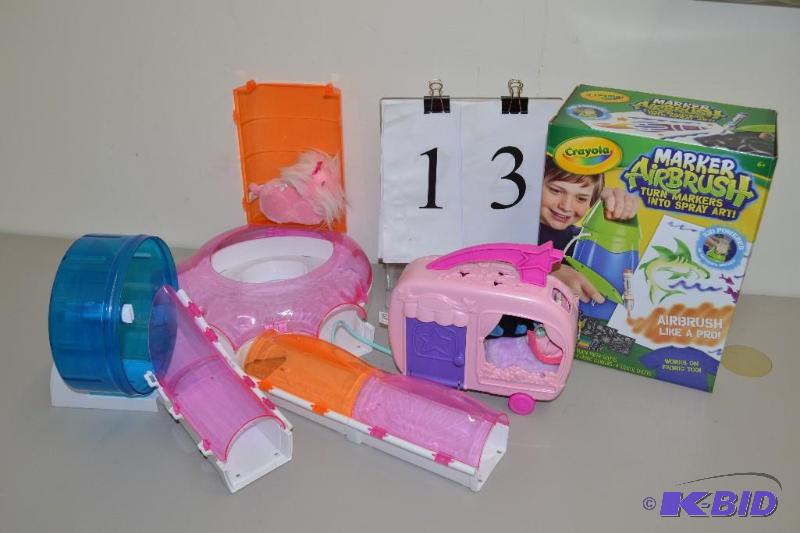 lot 13 image: Zhu Zhu Puppies and extra - Crayola airbrush system