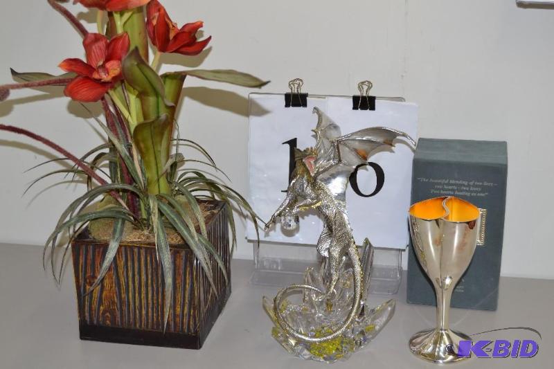 lot 16 image: Lenox Kirk Stieff Collection glasses, dragon, faux Orchid