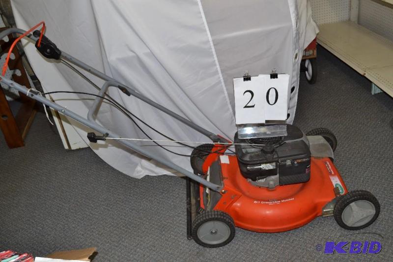 lot 20 image: Scotts Power Propelled 2 in 1 mulchbag