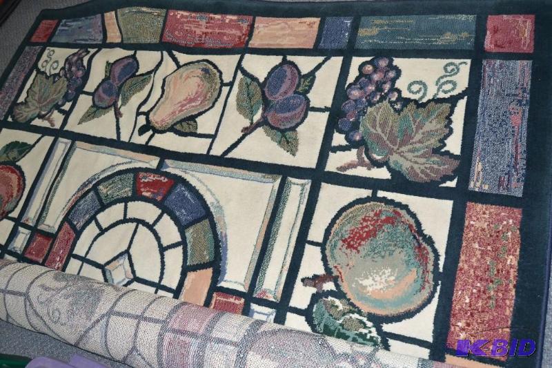 lot 21 image: Area rug