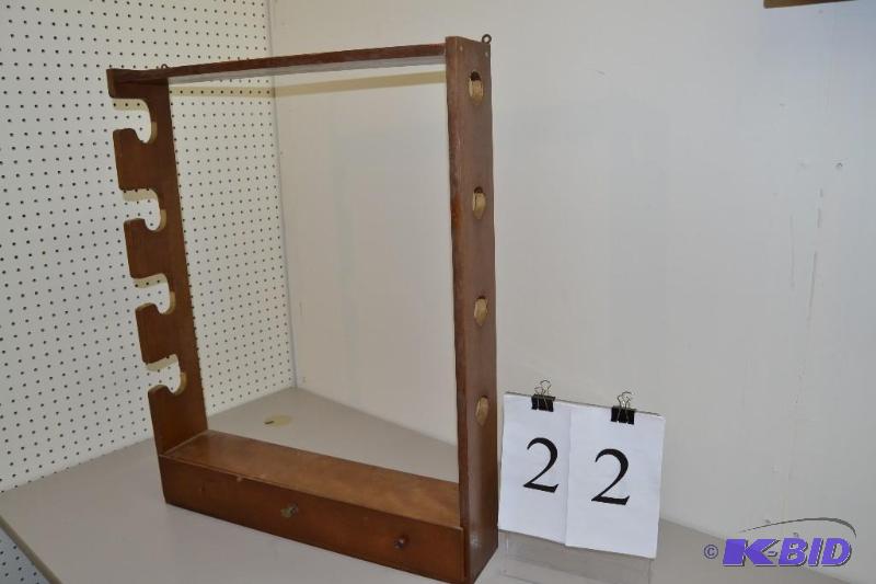 lot 22 image: Gun rack