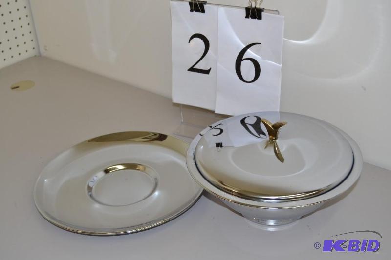 lot 26 image: Serving dishes