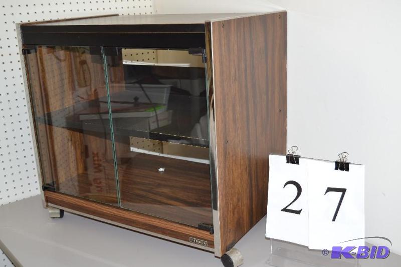 lot 27 image: Fisher brand stand with wheels