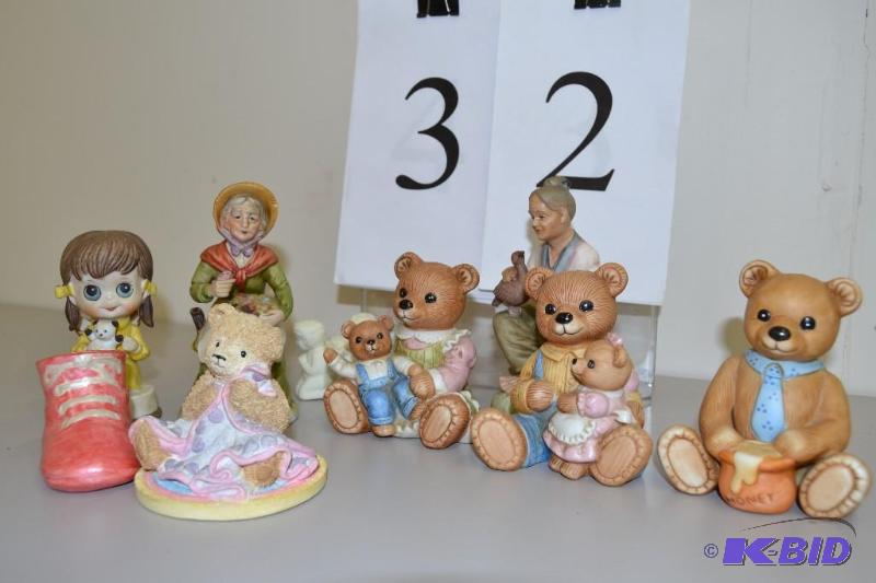 lot 32 image: Figurines