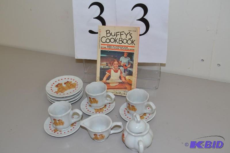 lot 33 image: Childs Tea Set