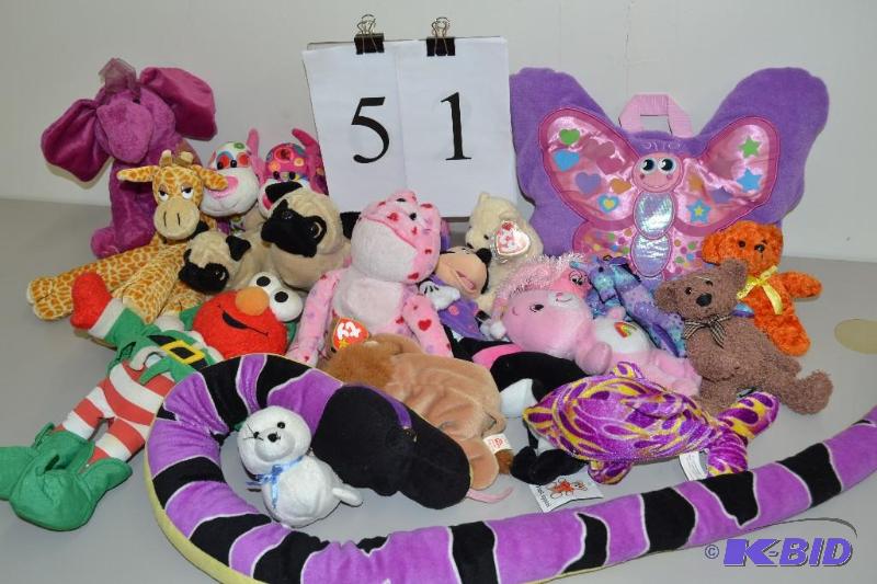 lot 51 image: Lot of stuffed toys