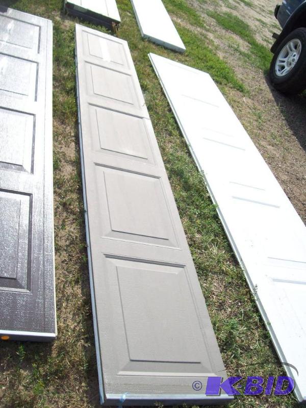 lot 14 image: Garage Door