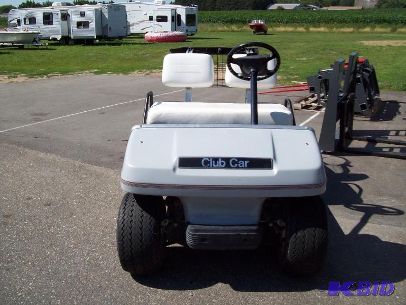 lot 2 image: Electric Golf Cart