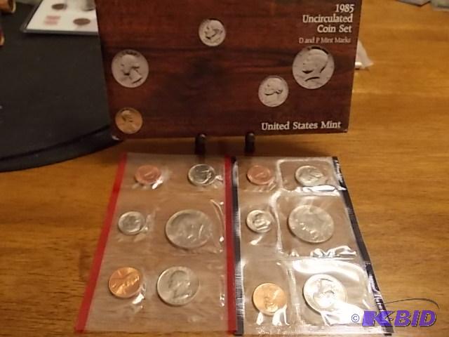 1981 US Mint Set With 2- Susan B Anthony Doll...