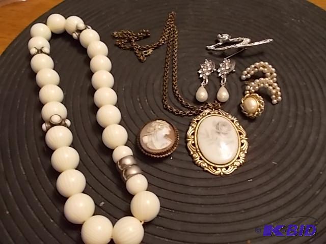 Lot Of Vintage Jewelry &amp Cameos...