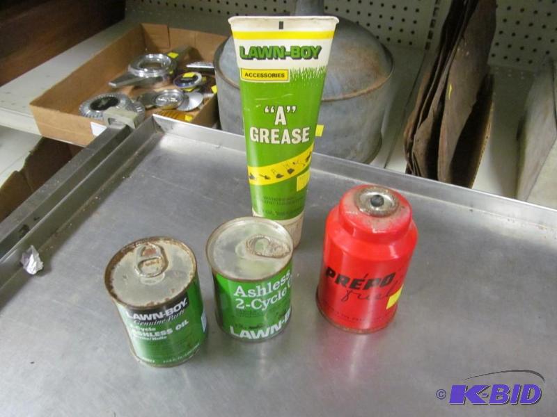 lot 22 image: Lot of 4 vintage garage items