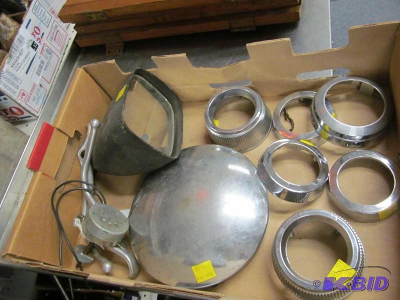 lot 36 image: lot of vintage auto parts