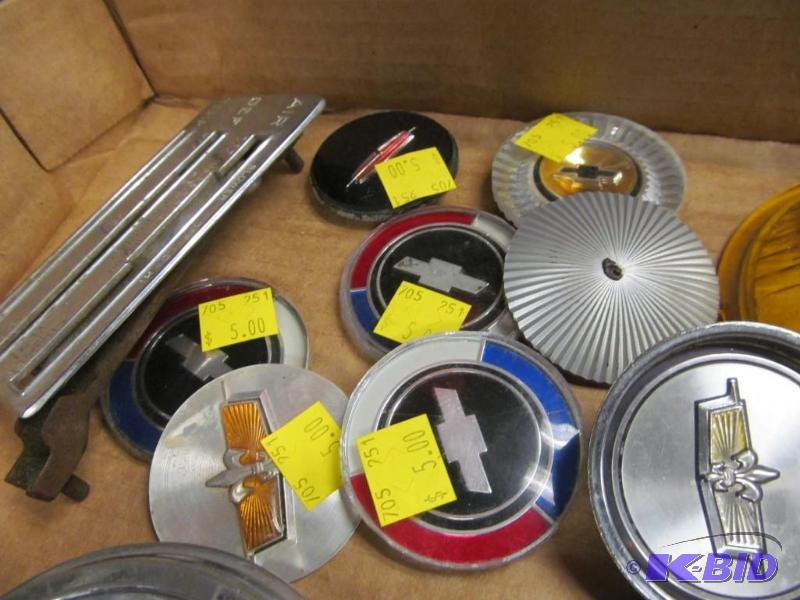 lot 38 image: lot of automotive center cap