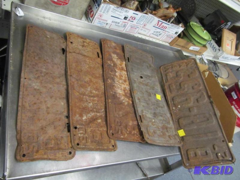 lot 40 image: Lot of 5 antique Minnesota license plates