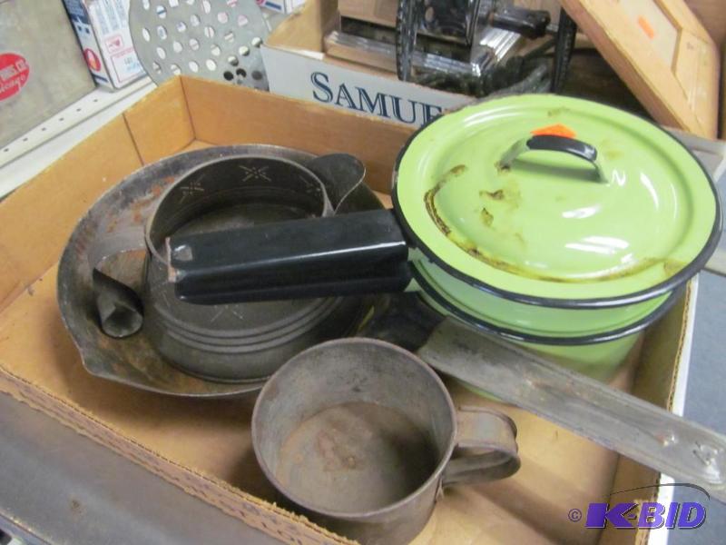 lot 44 image: lot of vintage kitchen items