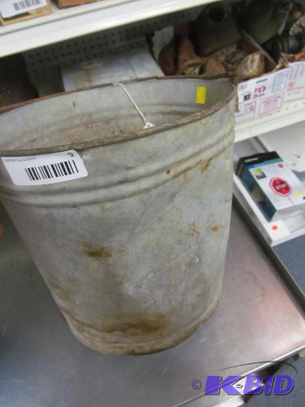 lot 9 image: 2 Gallon Vintage Galvanized Bucket