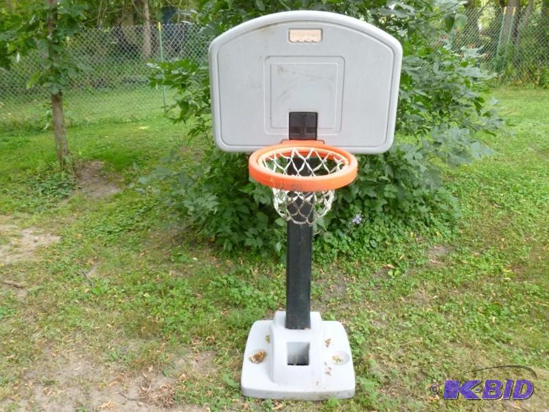 lot 11 image: Fisher Price heavy gage plastic basketball se...