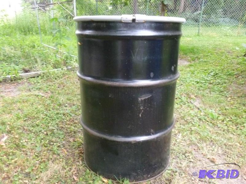 lot 19 image: Large 55 gallon steel drum with lid, was fill...