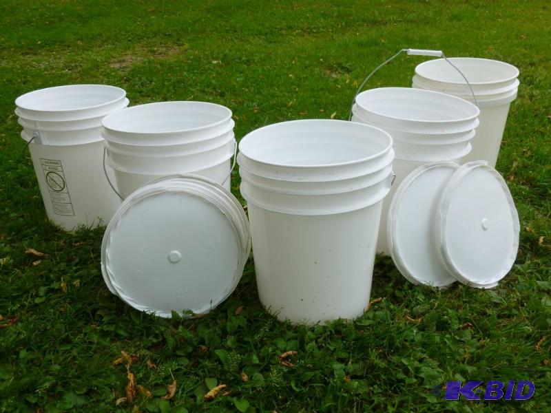 lot 20 image: Lot of five - 5 gallon plastic pails with met...