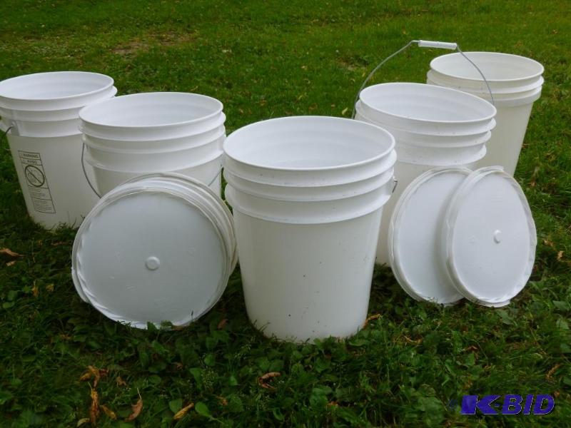 lot 21 image: Lot of five - 5 gallon plastic pails with met...