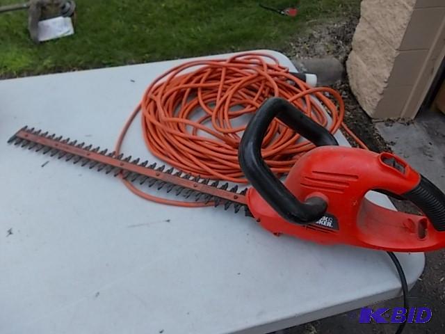 Black &amp Decker Electric Hedge Trimmer &am...
