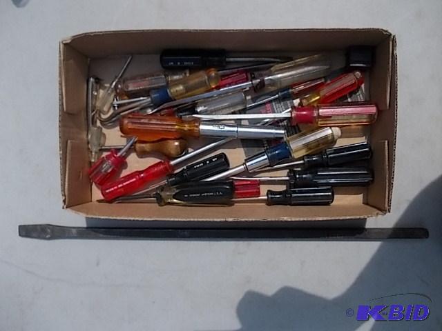 Box Lot Of Assorted Screwdrivers (Some Crafts...