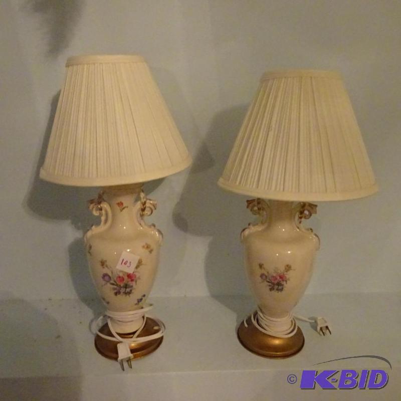 2 vintage table lamps...