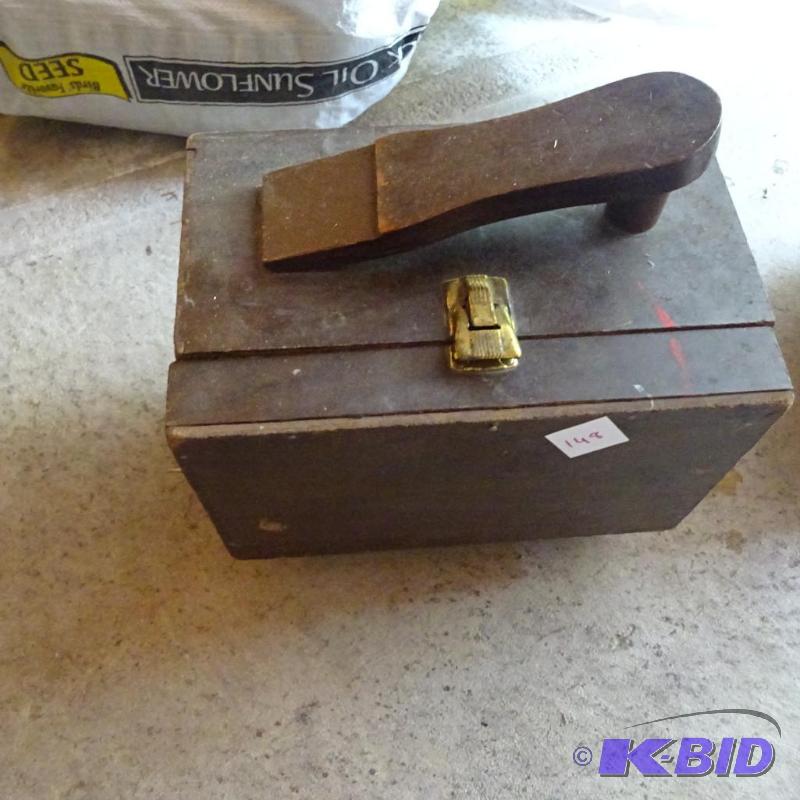 shoe shine kit...