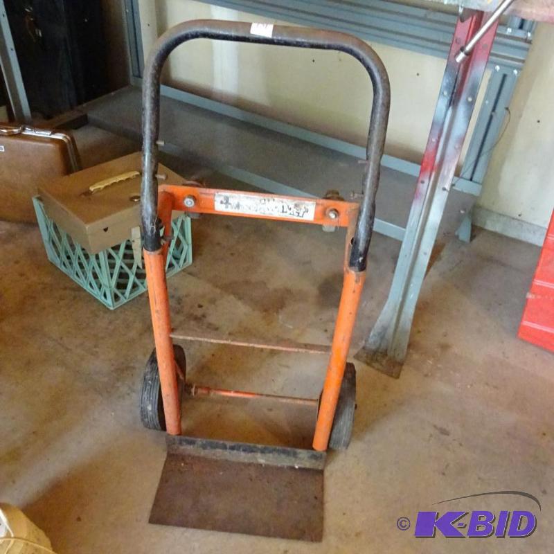 2 wheel dolly converts to a 4 wheel dolly...