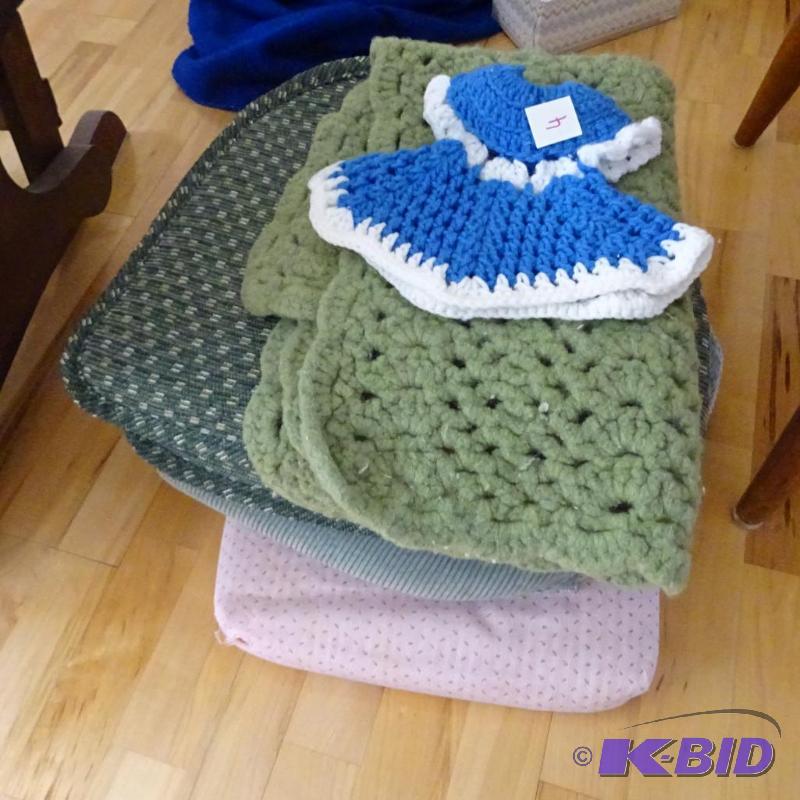 Chair cushions. Bole bed mattress. Knitted ru...