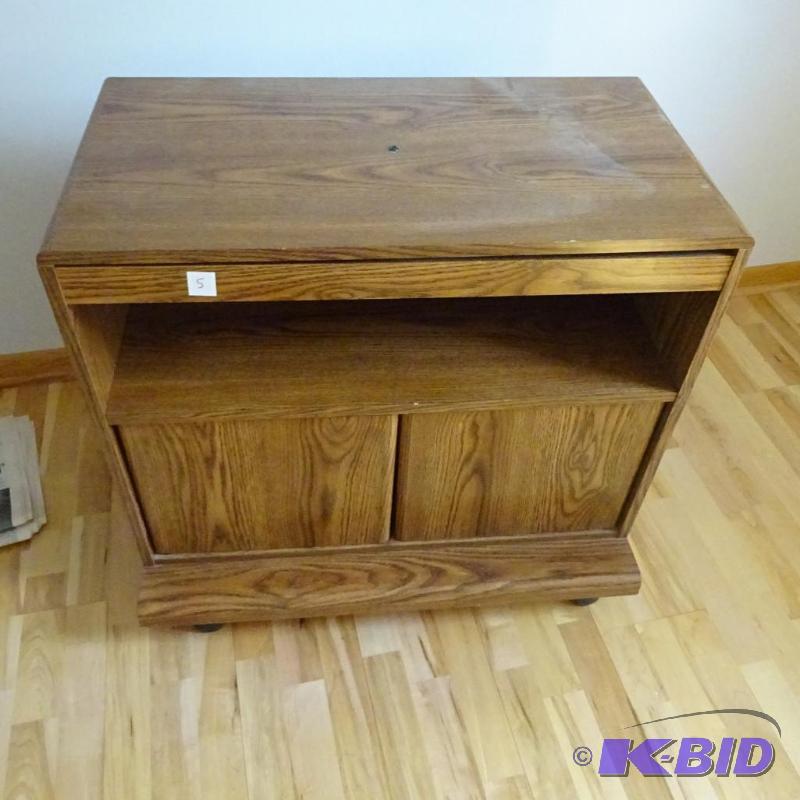 laminate tv stand on wheels. 30x19x26...
