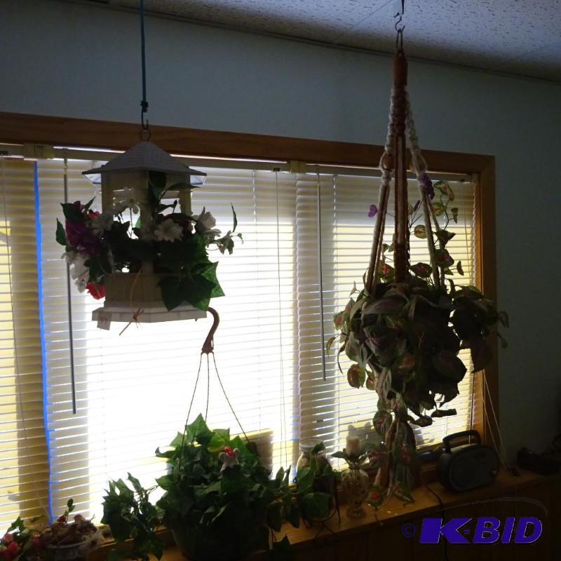 misc flower arrangements and pots...