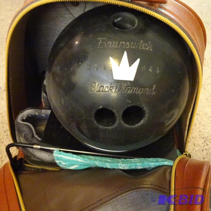 Brunswick black dimond bowlingball with shoes...