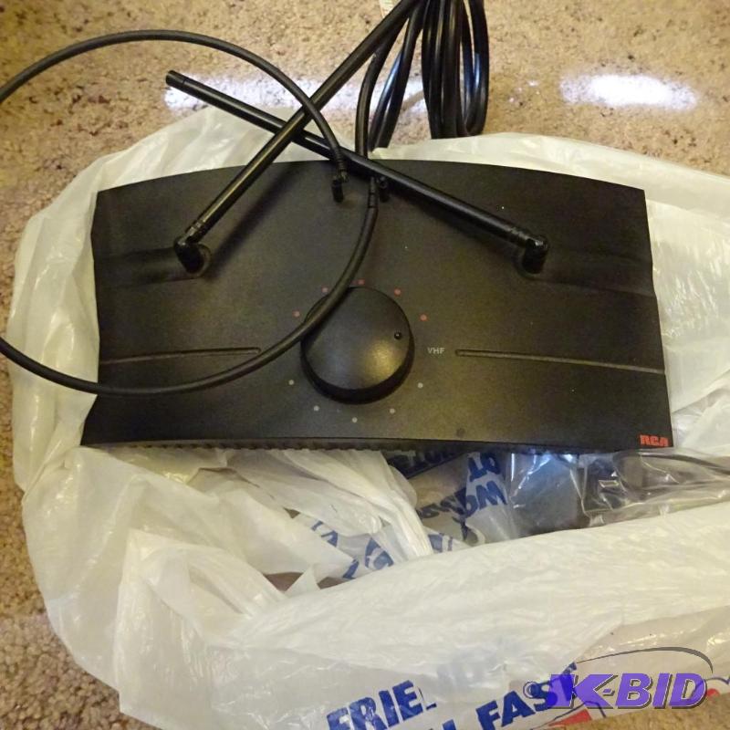 RCA antenna amplifier. RCA digital TV convert...