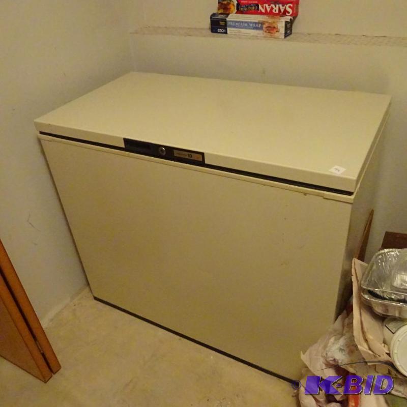 Kenmore 10 chest freezer. Works. In basement....