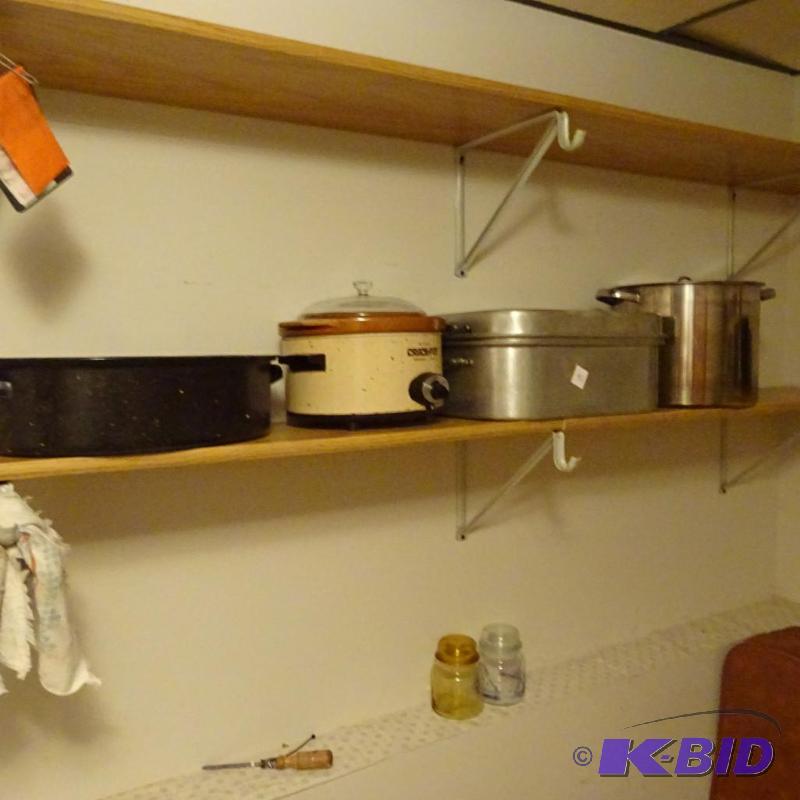 2 roasting pans. Crockpot. Stock pot with lid...